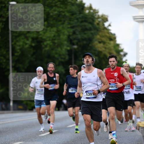 29.06.2025 - hella hamburg halbmarathon Dr. Thomas Lammeyer http://msf.ph/oto/8169889 29.06.2025 09:45:46 Kennedybrücke 5612, 7331, 7855, 9269, 10468, 11078, 11228 meine-sportfotos.de