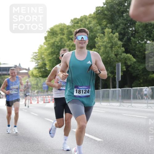 29.06.2025 - hella hamburg halbmarathon Jannik Wohlers http://msf.ph/oto/8169915 29.06.2025 09:41:33 Lombardsbrücke 1241, 2892, 4128, 6559, 7142, 7862, 10485, 11965, 12067, 12641, 13440, 13751, 13780, 14019, 14107, 14506, 16169, 17752, 18124, 18897 meine-sportfotos.de