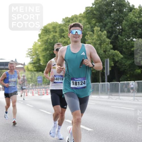 29.06.2025 - hella hamburg halbmarathon Jannik Wohlers http://msf.ph/oto/8169937 29.06.2025 09:41:33 Lombardsbrücke 1241, 2892, 4128, 6559, 7142, 7862, 10485, 11965, 12067, 12641, 13440, 13751, 13780, 14019, 14107, 14506, 16169, 17752, 18124, 18897 meine-sportfotos.de