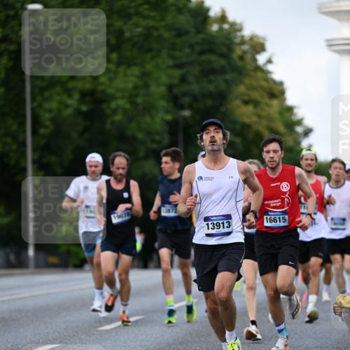 29.06.2025 - hella hamburg halbmarathon Dr. Thomas Lammeyer http://msf.ph/oto/8169938 29.06.2025 09:45:46 Kennedybrücke 5612, 7331, 7855, 9269, 10468, 11078, 11228 meine-sportfotos.de