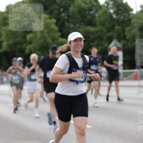 29.06.2025 - hella hamburg halbmarathon Jannik Wohlers http://msf.ph/oto/8169983 29.06.2025 10:21:28 Lombardsbrücke 1158, 1191, 1250, 1294, 1668, 1958, 2172, 2315, 2353, 2529, 3606, 3995, 4046, 4289, 4375, 4376, 5641, 6475, 6676, 6805, 7075, 7162, 7612, 7672, 8715, 8959, 9002, 9062, 9326, 9635, 10019, 10125, 10167, 10210, 10710, 10787, 11424, 11425, 12659, 12894, 13477, 13604, 14055, 14168, 14180, 15104, 15635, 16143, 16762, 16781, 16796, 17903, 17932, 17944, 18439, 19008, 19099 meine-sportfotos.de