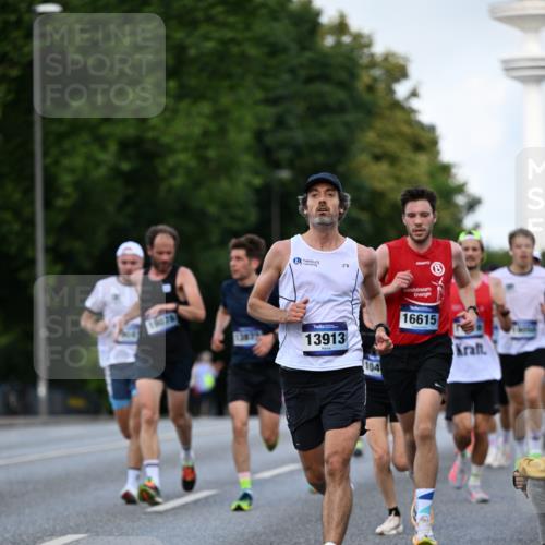 29.06.2025 - hella hamburg halbmarathon Dr. Thomas Lammeyer http://msf.ph/oto/8170004 29.06.2025 09:45:46 Kennedybrücke 5612, 7331, 7855, 9269, 10468, 11078, 11228 meine-sportfotos.de