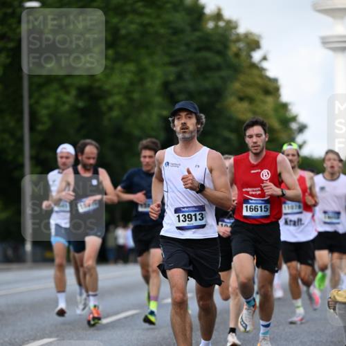 29.06.2025 - hella hamburg halbmarathon Dr. Thomas Lammeyer http://msf.ph/oto/8170069 29.06.2025 09:45:47 Kennedybrücke 5612, 7331, 7855, 9269, 10468, 11078, 11228 meine-sportfotos.de