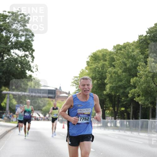 29.06.2025 - hella hamburg halbmarathon Jannik Wohlers http://msf.ph/oto/8170080 29.06.2025 09:41:34 Lombardsbrücke 1241, 2604, 2892, 4128, 6559, 7142, 7862, 10485, 11965, 12067, 13440, 13751, 14019, 14107, 14506, 16169, 17003, 17752, 18124, 18897 meine-sportfotos.de