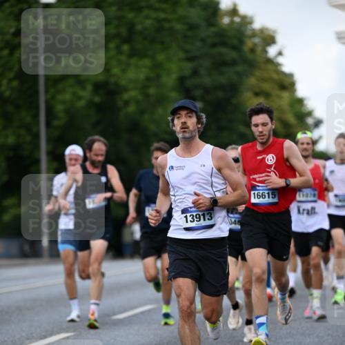 29.06.2025 - hella hamburg halbmarathon Dr. Thomas Lammeyer http://msf.ph/oto/8170109 29.06.2025 09:45:47 Kennedybrücke 5612, 7331, 7855, 9269, 10468, 11078, 11228 meine-sportfotos.de