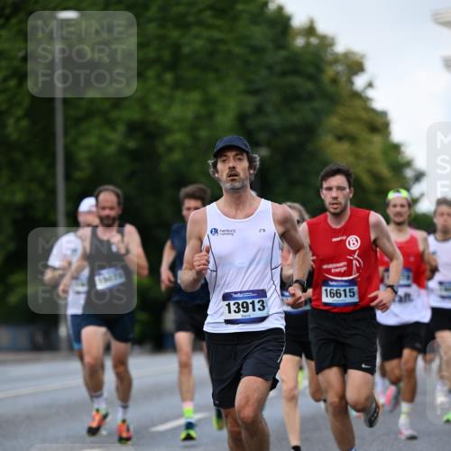 29.06.2025 - hella hamburg halbmarathon Dr. Thomas Lammeyer http://msf.ph/oto/8170147 29.06.2025 09:45:47 Kennedybrücke 5612, 7331, 7855, 9269, 10468, 11078, 11228 meine-sportfotos.de