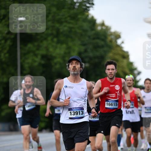 29.06.2025 - hella hamburg halbmarathon Dr. Thomas Lammeyer http://msf.ph/oto/8170155 29.06.2025 09:45:47 Kennedybrücke 5612, 7331, 7855, 9269, 10468, 11078, 11228 meine-sportfotos.de