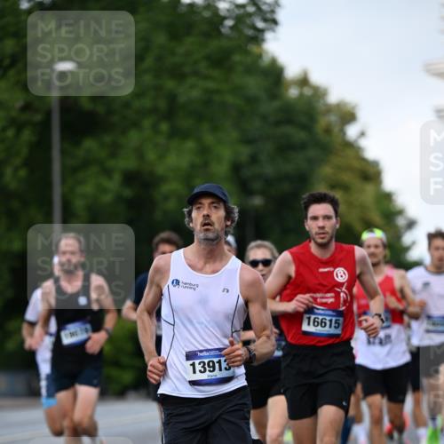 29.06.2025 - hella hamburg halbmarathon Dr. Thomas Lammeyer http://msf.ph/oto/8170166 29.06.2025 09:45:47 Kennedybrücke 5612, 7331, 7855, 9269, 10468, 11078, 11228 meine-sportfotos.de