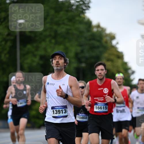 29.06.2025 - hella hamburg halbmarathon Dr. Thomas Lammeyer http://msf.ph/oto/8170177 29.06.2025 09:45:47 Kennedybrücke 5612, 7331, 7855, 9269, 10468, 11078, 11228 meine-sportfotos.de