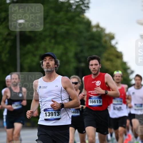 29.06.2025 - hella hamburg halbmarathon Dr. Thomas Lammeyer http://msf.ph/oto/8170185 29.06.2025 09:45:47 Kennedybrücke 5612, 7331, 7855, 9269, 10468, 11078, 11228 meine-sportfotos.de