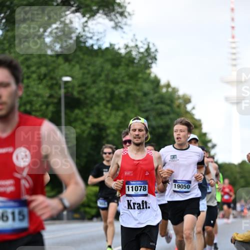 29.06.2025 - hella hamburg halbmarathon Dr. Thomas Lammeyer http://msf.ph/oto/8170199 29.06.2025 09:45:49 Kennedybrücke 5612, 7331, 7855, 9269, 10468, 11078, 11228 meine-sportfotos.de