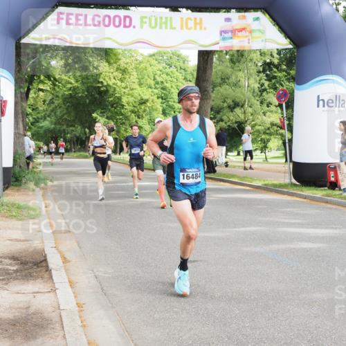 29.06.2025 - hella hamburg halbmarathon MichiJ http://msf.ph/oto/8170227 29.06.2025 10:14:59 Zwischen KM18-KM19 16484, 18695 meine-sportfotos.de