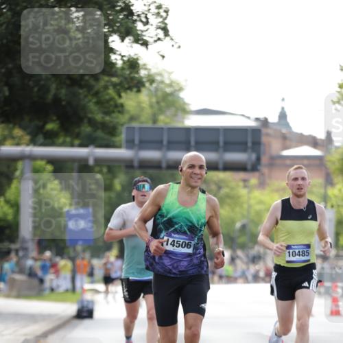 29.06.2025 - hella hamburg halbmarathon Jannik Wohlers http://msf.ph/oto/8170362 29.06.2025 09:41:36 Lombardsbrücke 1241, 2604, 2892, 6559, 7142, 7862, 10485, 11965, 13440, 13751, 14019, 14107, 14506, 16169, 17003, 17752, 18124, 18897 meine-sportfotos.de