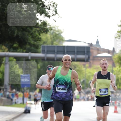 29.06.2025 - hella hamburg halbmarathon Jannik Wohlers http://msf.ph/oto/8170379 29.06.2025 09:41:36 Lombardsbrücke 1241, 2604, 2892, 6559, 7142, 7862, 10485, 11965, 13440, 13751, 14019, 14107, 14506, 16169, 17003, 17752, 18124, 18897 meine-sportfotos.de