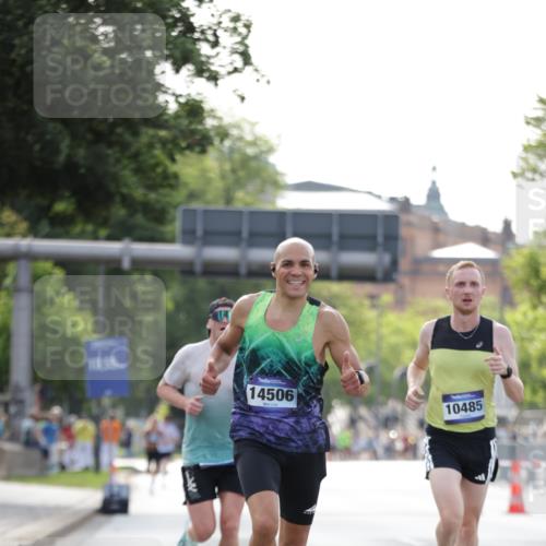 29.06.2025 - hella hamburg halbmarathon Jannik Wohlers http://msf.ph/oto/8170395 29.06.2025 09:41:36 Lombardsbrücke 1241, 2604, 2892, 6559, 7142, 7862, 10485, 11965, 13440, 13751, 14019, 14107, 14506, 16169, 17003, 17752, 18124, 18897 meine-sportfotos.de