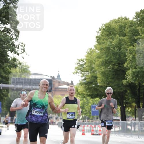 29.06.2025 - hella hamburg halbmarathon Jannik Wohlers http://msf.ph/oto/8170420 29.06.2025 09:41:36 Lombardsbrücke 1241, 2604, 2892, 6559, 7142, 7862, 10485, 11965, 13440, 13751, 14019, 14107, 14506, 16169, 17003, 17752, 18124, 18897 meine-sportfotos.de