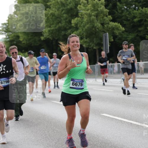 29.06.2025 - hella hamburg halbmarathon Jannik Wohlers http://msf.ph/oto/8170430 29.06.2025 10:21:32 Lombardsbrücke 1158, 1191, 1250, 1294, 1958, 1963, 2172, 2315, 2353, 2529, 2744, 3606, 3768, 3995, 4046, 4289, 5641, 6475, 6676, 6805, 6881, 7075, 7162, 7672, 8431, 8715, 8860, 8959, 9002, 9062, 9326, 9327, 9635, 9788, 9807, 10019, 10125, 10167, 10210, 10710, 10787, 11424, 11425, 12894, 13477, 13604, 14055, 14059, 14168, 14180, 15104, 15324, 15635, 16143, 16161, 16762, 16781, 16796, 17416, 17696, 17903, 17932, 17944, 18439, 19008, 19099 meine-sportfotos.de