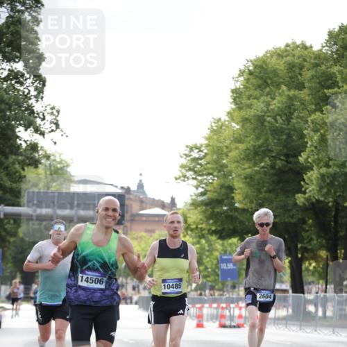 29.06.2025 - hella hamburg halbmarathon Jannik Wohlers http://msf.ph/oto/8170447 29.06.2025 09:41:36 Lombardsbrücke 1241, 2604, 2892, 6559, 7142, 7862, 10485, 11965, 13440, 13751, 14019, 14107, 14506, 16169, 17003, 17752, 18124, 18897 meine-sportfotos.de