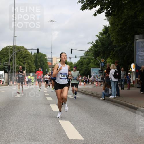 29.06.2025 - hella hamburg halbmarathon Yannick Fuchs http://msf.ph/oto/8170452 29.06.2025 10:24:25 20KM 2021, 2075, 2180, 3043, 6781, 7231, 7349, 8975, 9137, 10156, 10171, 10790, 12287, 12337, 13374, 13838, 14164, 14395, 15880, 16118, 16157, 18699, 18737, 18874, 19042, 19142, 19194, 19202, 19203, 19204 meine-sportfotos.de