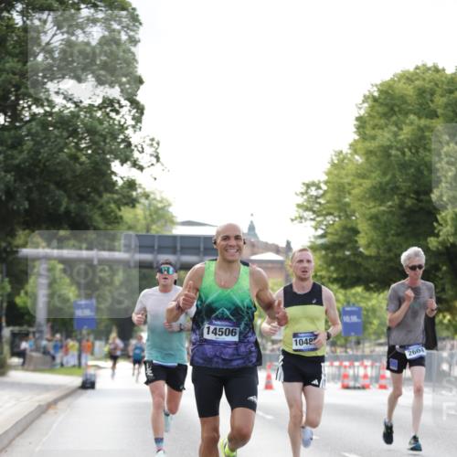 29.06.2025 - hella hamburg halbmarathon Jannik Wohlers http://msf.ph/oto/8170465 29.06.2025 09:41:37 Lombardsbrücke 1241, 2604, 2892, 6559, 7142, 7862, 10485, 11965, 13440, 13751, 14019, 14506, 16169, 17003, 17752, 18124, 18897 meine-sportfotos.de