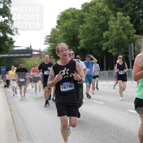 29.06.2025 - hella hamburg halbmarathon Jannik Wohlers http://msf.ph/oto/8170476 29.06.2025 10:21:32 Lombardsbrücke 1158, 1191, 1250, 1294, 1958, 1963, 2172, 2315, 2353, 2529, 2744, 3606, 3768, 3995, 4046, 4289, 5641, 6475, 6676, 6805, 6881, 7075, 7162, 7672, 8431, 8715, 8860, 8959, 9002, 9062, 9326, 9327, 9635, 9788, 9807, 10019, 10125, 10167, 10210, 10710, 10787, 11424, 11425, 12894, 13477, 13604, 14055, 14059, 14168, 14180, 15104, 15324, 15635, 16143, 16161, 16762, 16781, 16796, 17416, 17696, 17903, 17932, 17944, 18439, 19008, 19099 meine-sportfotos.de