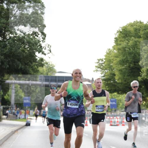 29.06.2025 - hella hamburg halbmarathon Jannik Wohlers http://msf.ph/oto/8170482 29.06.2025 09:41:37 Lombardsbrücke 1241, 2604, 2892, 6559, 7142, 7862, 10485, 11965, 13440, 13751, 14019, 14506, 16169, 17003, 17752, 18124, 18897 meine-sportfotos.de