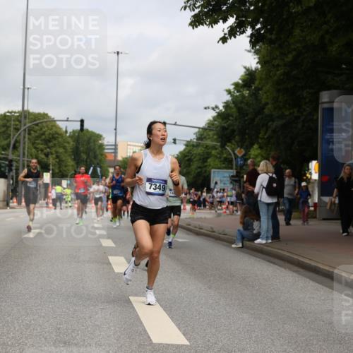 29.06.2025 - hella hamburg halbmarathon Yannick Fuchs http://msf.ph/oto/8170487 29.06.2025 10:24:26 20KM 2021, 2075, 2180, 3043, 6781, 7231, 7349, 8975, 9137, 10156, 10171, 10790, 12287, 12337, 13374, 13838, 14164, 14395, 15880, 16118, 16157, 18699, 18737, 18874, 19042, 19142, 19194, 19202, 19203, 19204 meine-sportfotos.de