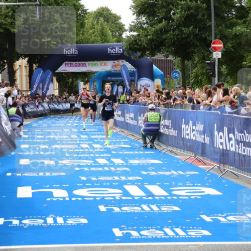 29.06.2025 - hella hamburg halbmarathon Zöllner http://msf.ph/oto/8170524 29.06.2025 10:22:04 Ziel 13751, 16068, 17886 meine-sportfotos.de