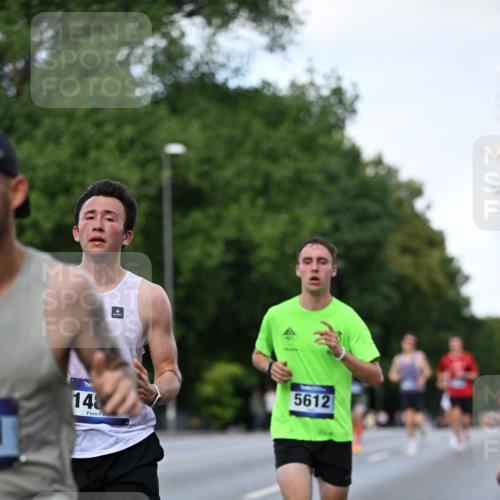 29.06.2025 - hella hamburg halbmarathon Dr. Thomas Lammeyer http://msf.ph/oto/8170527 29.06.2025 09:45:52 Kennedybrücke 5612, 7331, 7855, 9269, 10468, 11078, 11228 meine-sportfotos.de