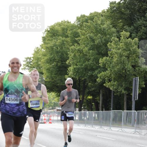 29.06.2025 - hella hamburg halbmarathon Jannik Wohlers http://msf.ph/oto/8170529 29.06.2025 09:41:37 Lombardsbrücke 1241, 2604, 2892, 6559, 7142, 7862, 10485, 11965, 13440, 13751, 14019, 14506, 16169, 17003, 17752, 18124, 18897 meine-sportfotos.de