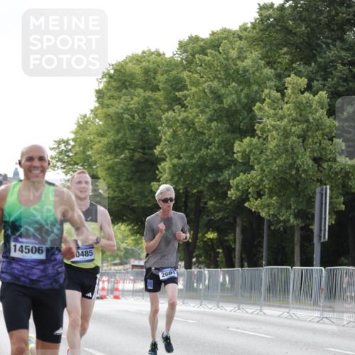29.06.2025 - hella hamburg halbmarathon Jannik Wohlers http://msf.ph/oto/8170558 29.06.2025 09:41:37 Lombardsbrücke 1241, 2604, 2892, 6559, 7142, 7862, 10485, 11965, 13440, 13751, 14019, 14506, 16169, 17003, 17752, 18124, 18897 meine-sportfotos.de