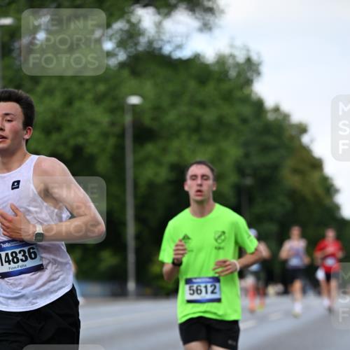 29.06.2025 - hella hamburg halbmarathon Dr. Thomas Lammeyer http://msf.ph/oto/8170583 29.06.2025 09:45:53 Kennedybrücke 4338, 5612, 7331, 7855, 9269, 10468, 11078, 11228 meine-sportfotos.de