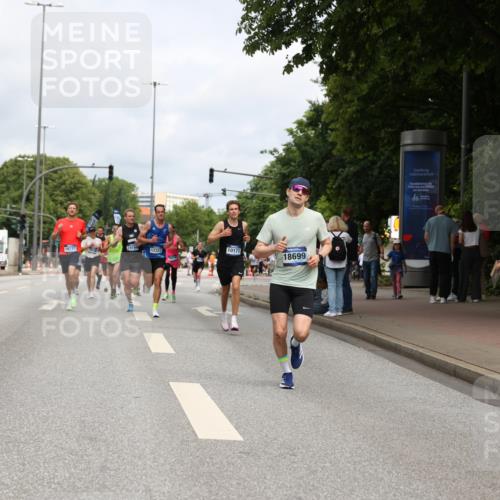 29.06.2025 - hella hamburg halbmarathon Yannick Fuchs http://msf.ph/oto/8170612 29.06.2025 10:24:28 20KM 2021, 2075, 2180, 3043, 6781, 7231, 7349, 9137, 9571, 10156, 10171, 10790, 12287, 12337, 13374, 13838, 14164, 14395, 15880, 16118, 16157, 16736, 18699, 18737, 18874, 19042, 19194, 19202, 19203, 19204 meine-sportfotos.de