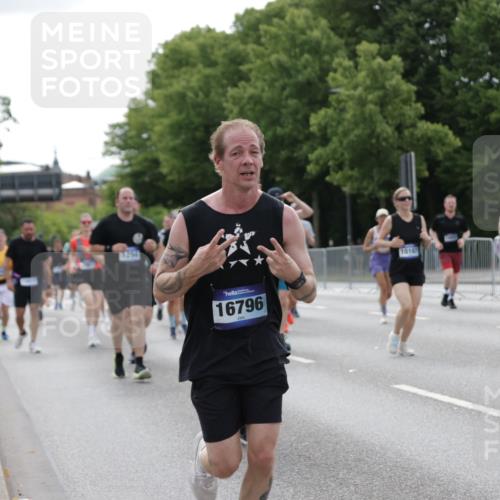 29.06.2025 - hella hamburg halbmarathon Jannik Wohlers http://msf.ph/oto/8170637 29.06.2025 10:21:33 Lombardsbrücke 1158, 1191, 1250, 1294, 1958, 1963, 2172, 2315, 2353, 2529, 2744, 3606, 3768, 3995, 4046, 4289, 5641, 6475, 6676, 6805, 6881, 7075, 7162, 7672, 8431, 8715, 8860, 8959, 9002, 9062, 9326, 9327, 9635, 9788, 9807, 10019, 10125, 10167, 10210, 10710, 10787, 11424, 11425, 12894, 13477, 14055, 14059, 14168, 14180, 15104, 15324, 15635, 16143, 16154, 16161, 16762, 16781, 16796, 16920, 17416, 17696, 17944, 18439, 19008, 19099 meine-sportfotos.de
