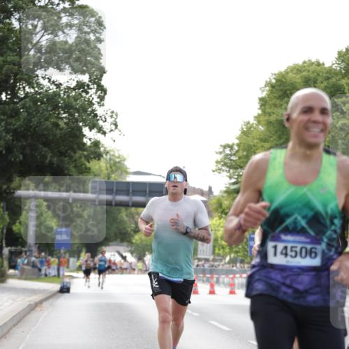 29.06.2025 - hella hamburg halbmarathon Jannik Wohlers http://msf.ph/oto/8170656 29.06.2025 09:41:38 Lombardsbrücke 1241, 2604, 2892, 6559, 7862, 10485, 11965, 13440, 13751, 14019, 14506, 16169, 17003, 17752, 18124, 18897 meine-sportfotos.de