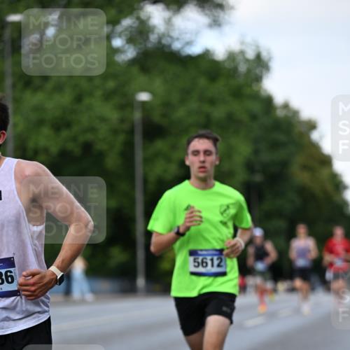 29.06.2025 - hella hamburg halbmarathon Dr. Thomas Lammeyer http://msf.ph/oto/8170671 29.06.2025 09:45:53 Kennedybrücke 4338, 5612, 7331, 7855, 9269, 10468, 11078, 11228 meine-sportfotos.de