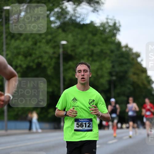 29.06.2025 - hella hamburg halbmarathon Dr. Thomas Lammeyer http://msf.ph/oto/8170729 29.06.2025 09:45:53 Kennedybrücke 4338, 5612, 7331, 7855, 9269, 10468, 11078, 11228 meine-sportfotos.de