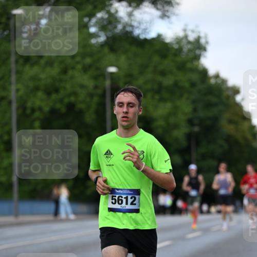 29.06.2025 - hella hamburg halbmarathon Dr. Thomas Lammeyer http://msf.ph/oto/8170774 29.06.2025 09:45:53 Kennedybrücke 4338, 5612, 7331, 7855, 9269, 10468, 11078, 11228 meine-sportfotos.de
