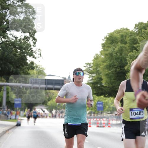 29.06.2025 - hella hamburg halbmarathon Jannik Wohlers http://msf.ph/oto/8170815 29.06.2025 09:41:39 Lombardsbrücke 1241, 2604, 2892, 6559, 7862, 10485, 11965, 13440, 13751, 14019, 14506, 16169, 17003, 17752, 18124, 18897 meine-sportfotos.de
