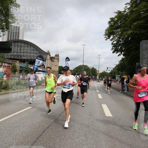 29.06.2025 - hella hamburg halbmarathon Yannick Fuchs http://msf.ph/oto/8170880 29.06.2025 10:24:34 20KM 2021, 2180, 3043, 6781, 7231, 7349, 9137, 9571, 10156, 10171, 10790, 12234, 12287, 12337, 13374, 13838, 14164, 14395, 15880, 16118, 16736, 16818, 17197, 18699, 18737, 18874, 19042, 19194, 19202, 19203, 19204 meine-sportfotos.de