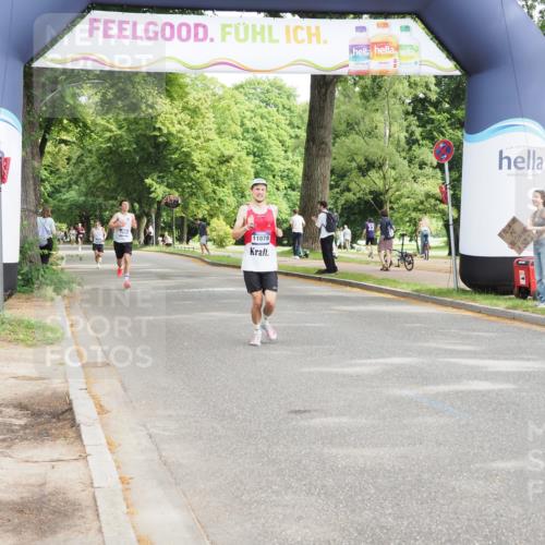 29.06.2025 - hella hamburg halbmarathon MichiJ http://msf.ph/oto/8170913 29.06.2025 10:15:09 Zwischen KM18-KM19 1241, 13872, 14113 meine-sportfotos.de