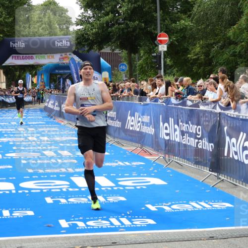 29.06.2025 - hella hamburg halbmarathon Zöllner http://msf.ph/oto/8170927 29.06.2025 10:22:15 Ziel 10650, 18693 meine-sportfotos.de