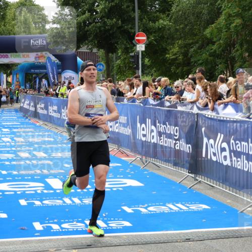 29.06.2025 - hella hamburg halbmarathon Zöllner http://msf.ph/oto/8170936 29.06.2025 10:22:15 Ziel 10650, 18693 meine-sportfotos.de