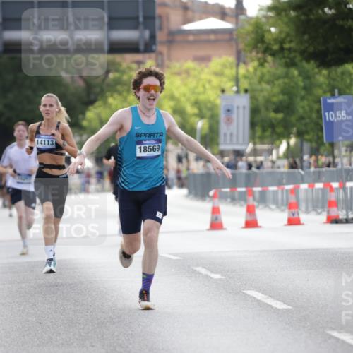 29.06.2025 - hella hamburg halbmarathon Jannik Wohlers http://msf.ph/oto/8170974 29.06.2025 09:41:49 Lombardsbrücke 2604, 10485, 14113, 14506, 17003, 17752, 18569 meine-sportfotos.de