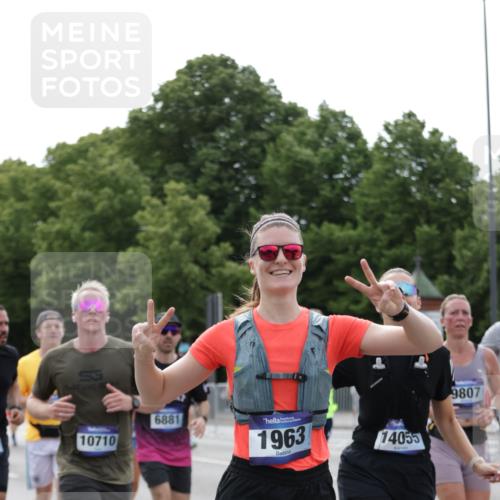 29.06.2025 - hella hamburg halbmarathon Jannik Wohlers http://msf.ph/oto/8170985 29.06.2025 10:21:38 Lombardsbrücke 1003, 1191, 1250, 1294, 1958, 1963, 2009, 2063, 2514, 2744, 3050, 3172, 3458, 3606, 3768, 3995, 4046, 4366, 5641, 6676, 6881, 7162, 8431, 8860, 8954, 8959, 9002, 9062, 9326, 9327, 9788, 9807, 10088, 10125, 10167, 10210, 10710, 10787, 11424, 12894, 13477, 14053, 14055, 14059, 14168, 14180, 15104, 15129, 15324, 15635, 15660, 16143, 16154, 16161, 16762, 16781, 16796, 16920, 17416, 17696, 17944, 18172, 18661, 19008, 19099 meine-sportfotos.de