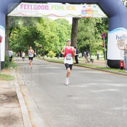 29.06.2025 - hella hamburg halbmarathon MichiJ http://msf.ph/oto/8170986 29.06.2025 10:15:09 Zwischen KM18-KM19 1241, 13872, 14113 meine-sportfotos.de