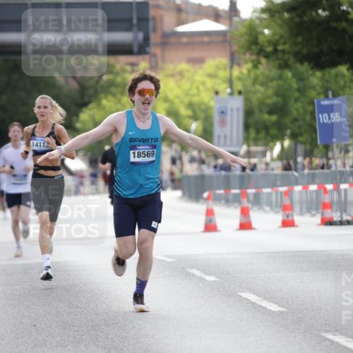 29.06.2025 - hella hamburg halbmarathon Jannik Wohlers http://msf.ph/oto/8171004 29.06.2025 09:41:49 Lombardsbrücke 2604, 10485, 14113, 14506, 17003, 17752, 18569 meine-sportfotos.de
