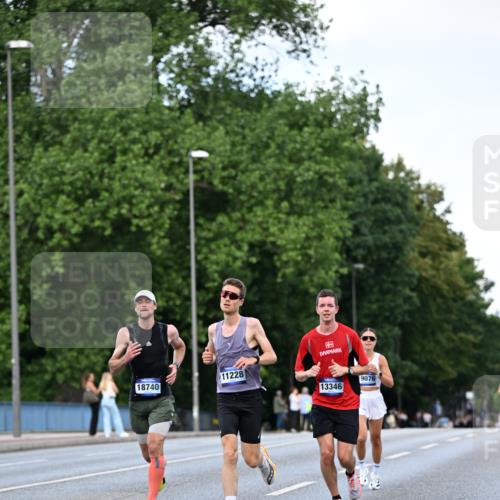 29.06.2025 - hella hamburg halbmarathon Dr. Thomas Lammeyer http://msf.ph/oto/8171055 29.06.2025 09:45:57 Kennedybrücke 4338, 5612, 7331, 7855, 9097, 9269, 9385, 10468, 11078, 11228 meine-sportfotos.de