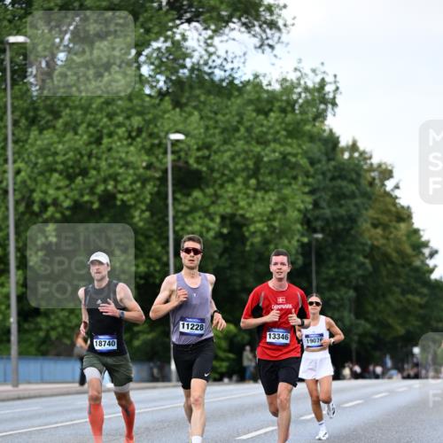 29.06.2025 - hella hamburg halbmarathon Dr. Thomas Lammeyer http://msf.ph/oto/8171073 29.06.2025 09:45:57 Kennedybrücke 4338, 5612, 7331, 7855, 9097, 9269, 9385, 10468, 11078, 11228 meine-sportfotos.de