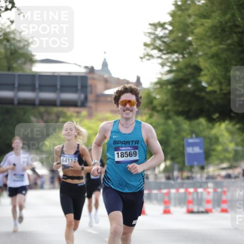 29.06.2025 - hella hamburg halbmarathon Jannik Wohlers http://msf.ph/oto/8171151 29.06.2025 09:41:51 Lombardsbrücke 2604, 10485, 14113, 14506, 17003, 18569 meine-sportfotos.de